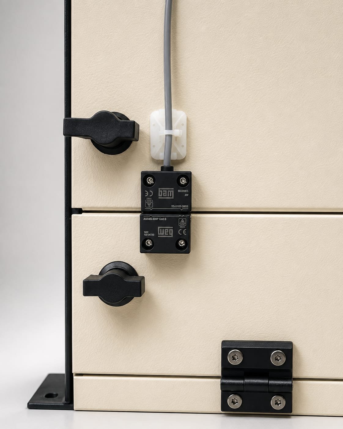 Sensor magnético de segurança NR-12 na estação